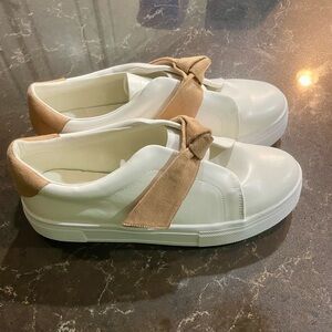 Lulus sneakers 8.5 with bow